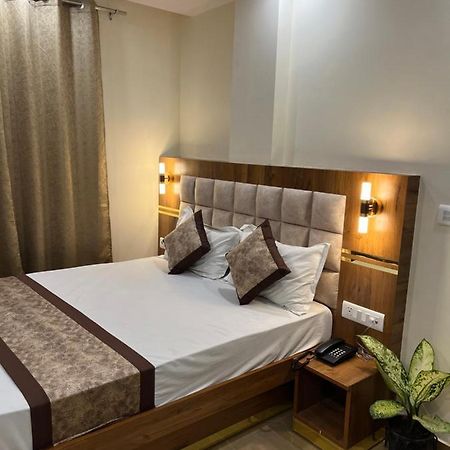 Hotel Mahalaxmi Deluxe ニューデリー エクステリア 写真