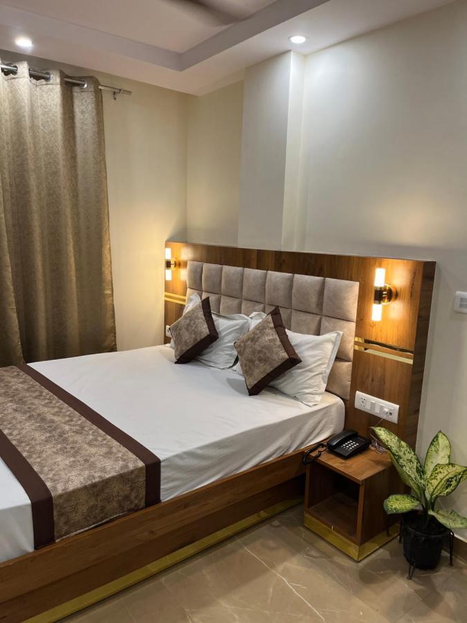 Hotel Mahalaxmi Deluxe ニューデリー エクステリア 写真
