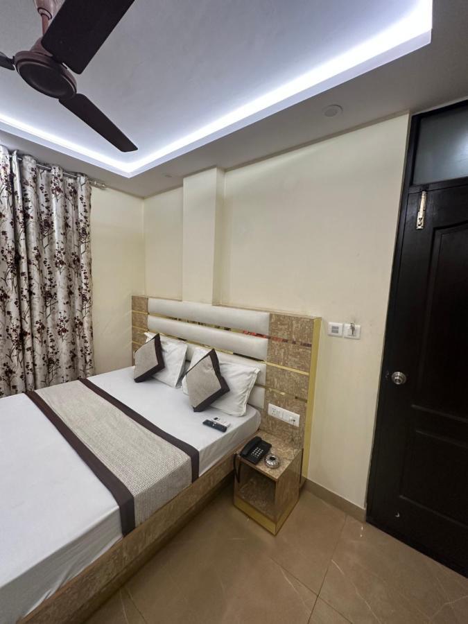 Hotel Mahalaxmi Deluxe ニューデリー エクステリア 写真