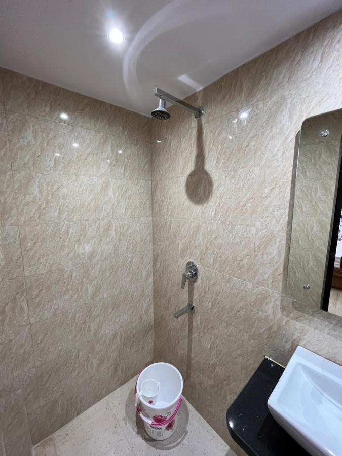 Hotel Mahalaxmi Deluxe ニューデリー エクステリア 写真