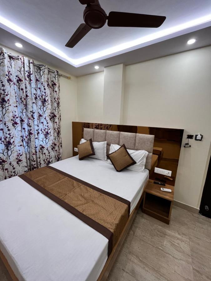 Hotel Mahalaxmi Deluxe ニューデリー エクステリア 写真