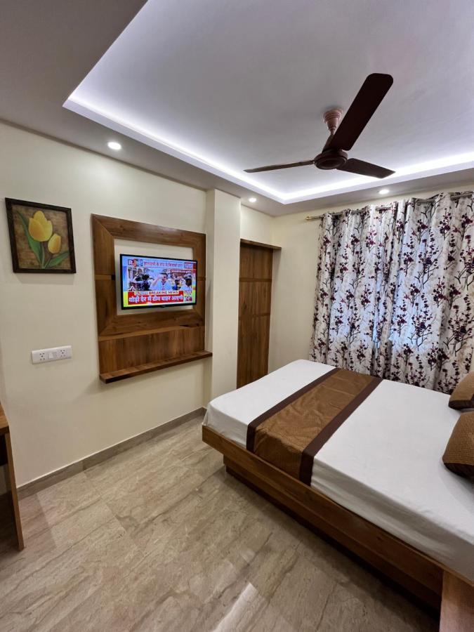 Hotel Mahalaxmi Deluxe ニューデリー エクステリア 写真