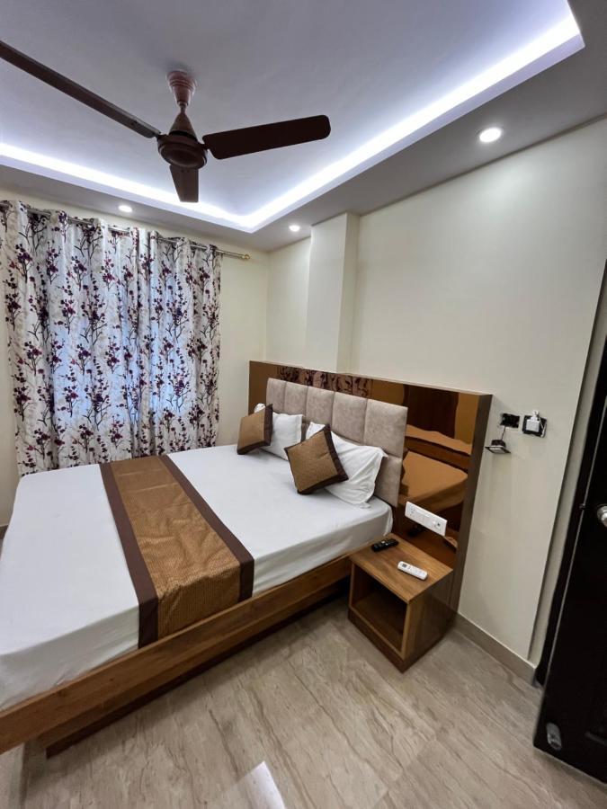 Hotel Mahalaxmi Deluxe ニューデリー エクステリア 写真